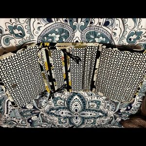 Vera Bradley travel bag with compartments
